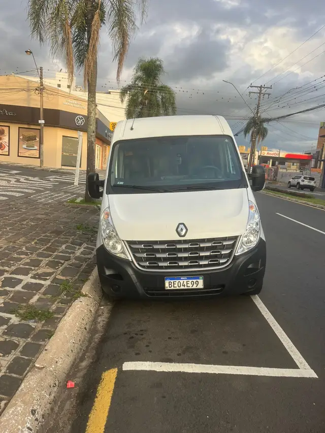 Carro Renault Master 2022 Grand Furgão L2H2