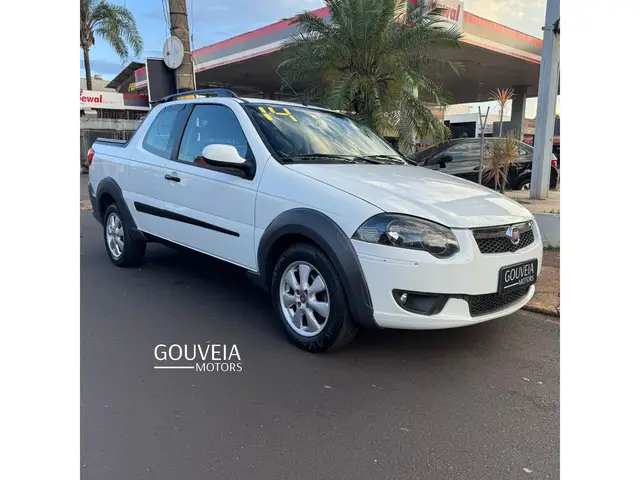 Carro Fiat Strada 2014 Trekking 1.6 16V (Flex) (Cabine Dupla)