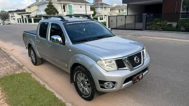 Carro Nissan Frontier 2014 2.5 TD CD 4x4 SL (Aut)