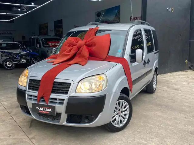 Carro Fiat Doblò 2018 Essence 1.8 7L (Flex)