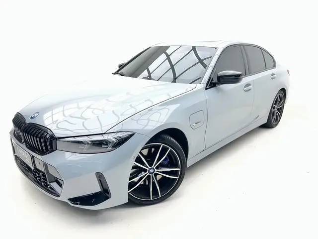 Carro BMW 330e 2023 M Sport 2.0 Turbo (Aut.) (Híb.)