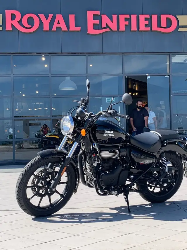 Moto Royal Enfield Meteor 350 2025 Fireball