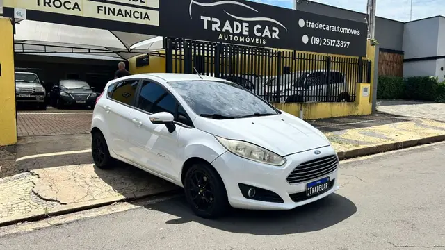 Carro Ford Fiesta Hatch 2015 SE 1.6 8V Flex 5p