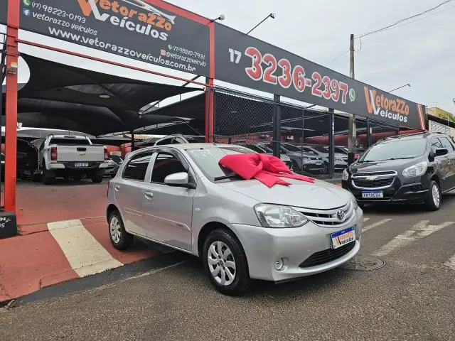 Carro Toyota Etios 2014 X 1.3 (Flex)