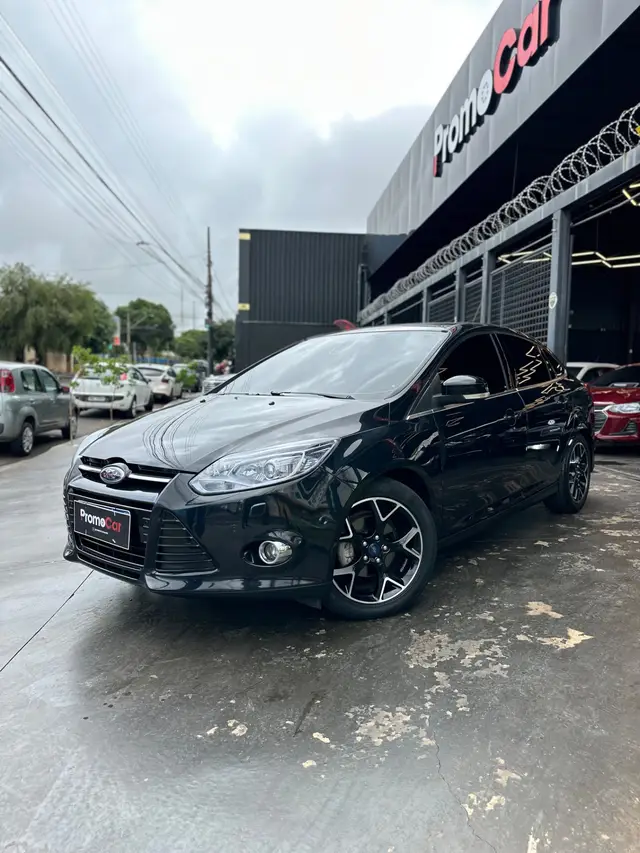 Carro Ford Focus Sedan 2014 Titanium Plus 2.0 16V PowerShift (Aut)