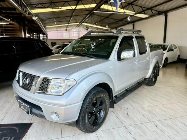 Carro Nissan Frontier 2012 LE 4x4 2.5 16V (cab. dupla) (aut)