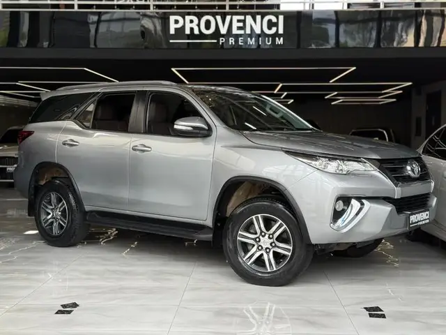 Carro Toyota Hilux Cabine Dupla 2017 Hilux 2.7 SR CD 4x2 (Flex) (Aut)