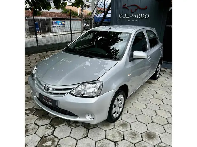 Carro Toyota Etios 2014 X 1.3 (Flex)