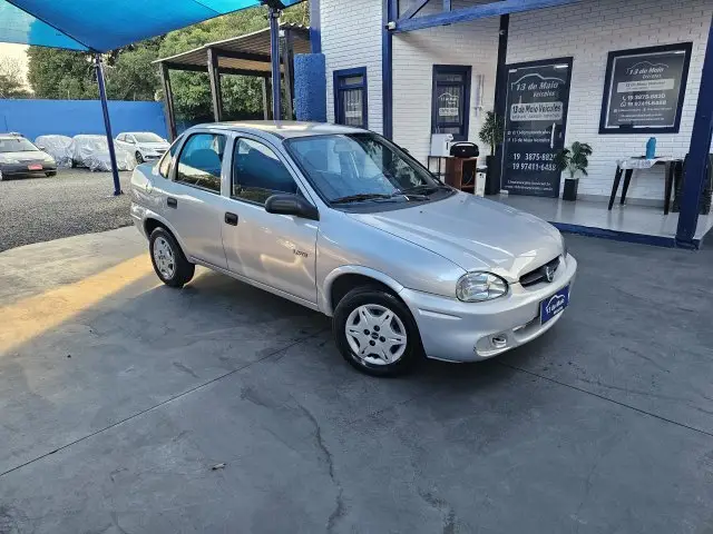 Carro Chevrolet Classic 2005 Corsa Sedan  Life 1.0 VHC