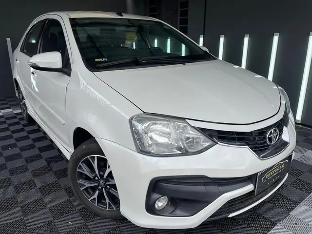 Carro Toyota Etios Sedan 2018 Platinum 1.5 (Aut) (Flex)