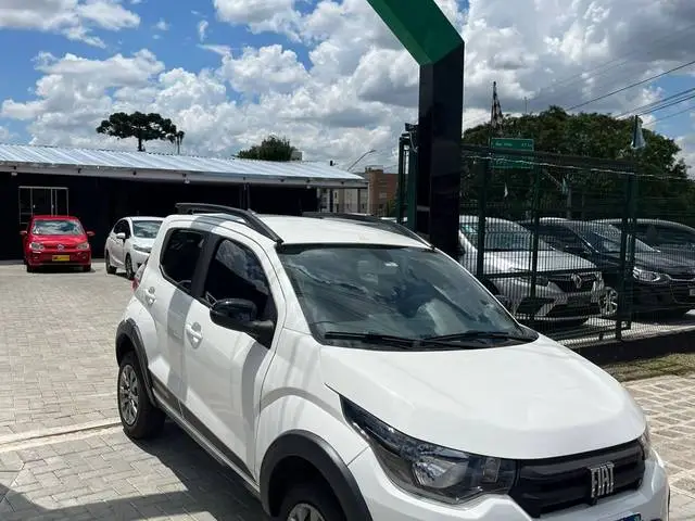 Carro Fiat Mobi 2025 Trekking 1.0