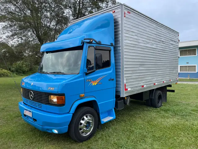 Caminhão Mercedes-Benz LN 2005 710