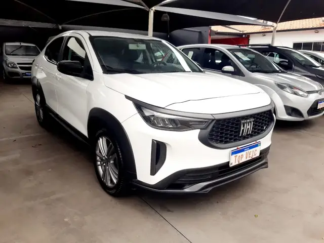 Carro Fiat Fastback 2024 Turbo 200