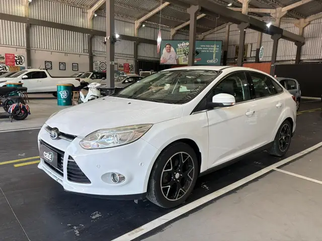 Carro Ford Focus Hatch 2015 Titanium 2.0 16V PowerShift
