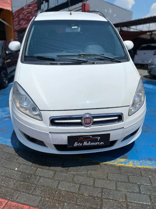 Carro Fiat Idea 2015 Attractive 1.4 8V (Flex)
