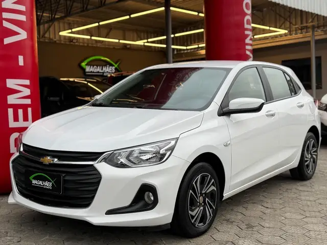 Carro Chevrolet Onix Plus 2024 LT 1.0