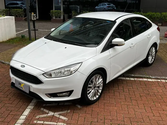Carro Ford Focus Sedan 2017 SE 2.0 PowerShift