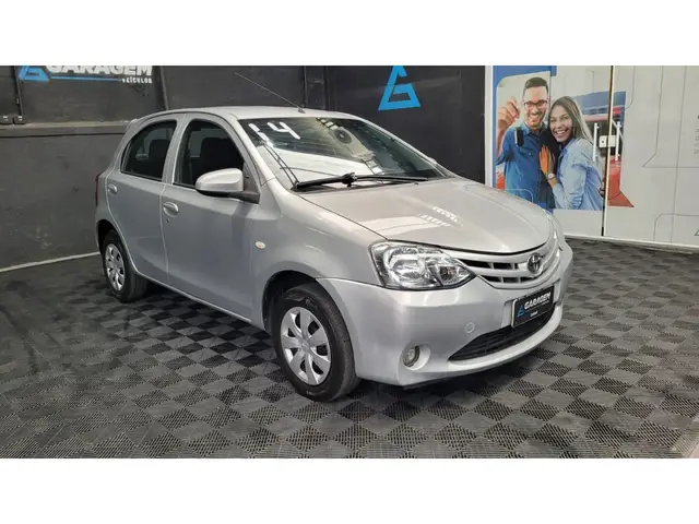 Carro Toyota Etios 2014 X 1.3 (Flex)