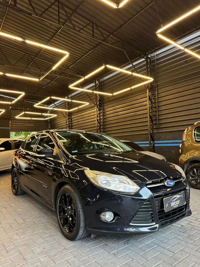 Carro Ford Focus Sedan 2015 Titanium Plus 2.0 16V PowerShift (Aut)