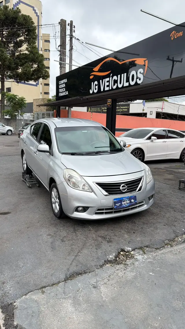 Carro Nissan Versa 2013 1.6 16V SL (Flex)