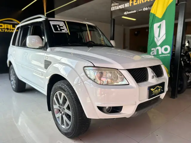 Carro Mitsubishi Pajero TR4 2013 2.0 16V 4x2 (Flex)