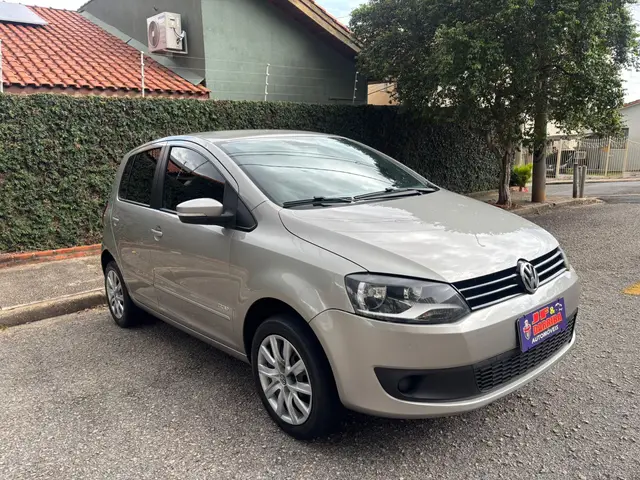 Carro Volkswagen Fox 2014 1.0 TEC (Flex) 4p