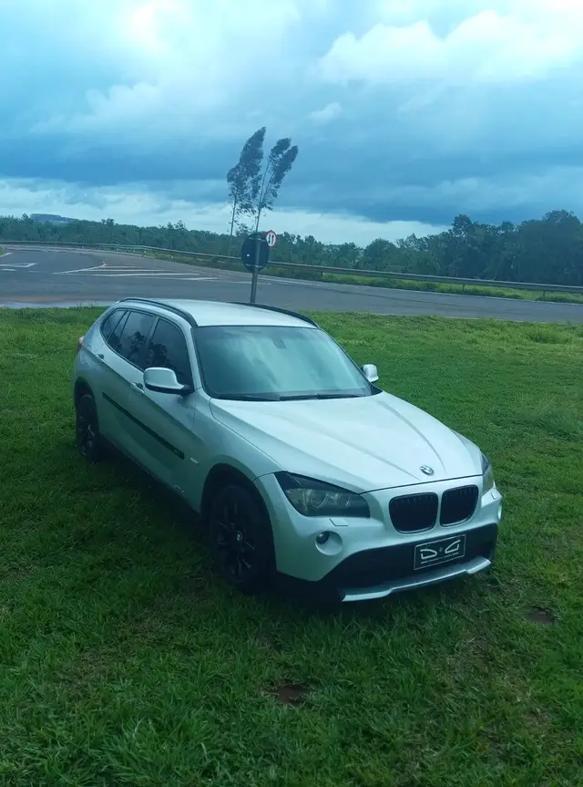 Carro BMW X1 2011 2.0 16V sDrive18i