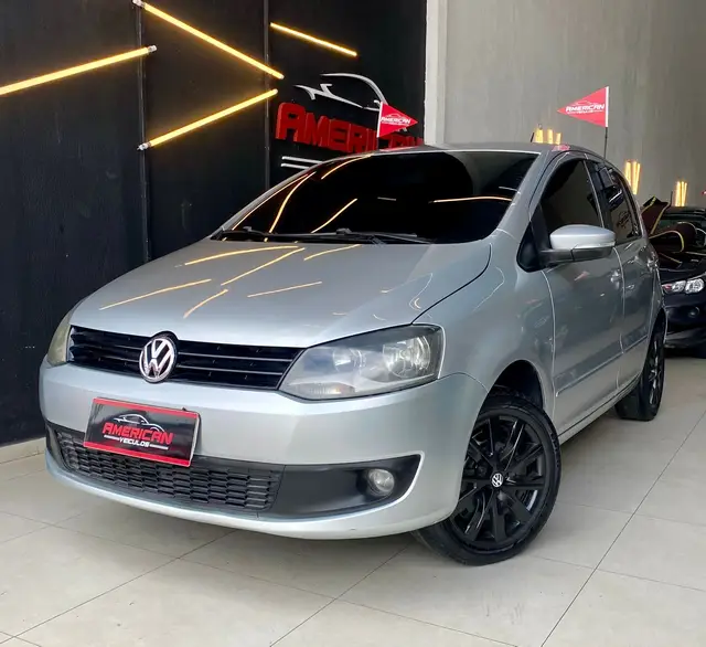 Carro Volkswagen Fox 2014 1.0 TEC (Flex) 4p