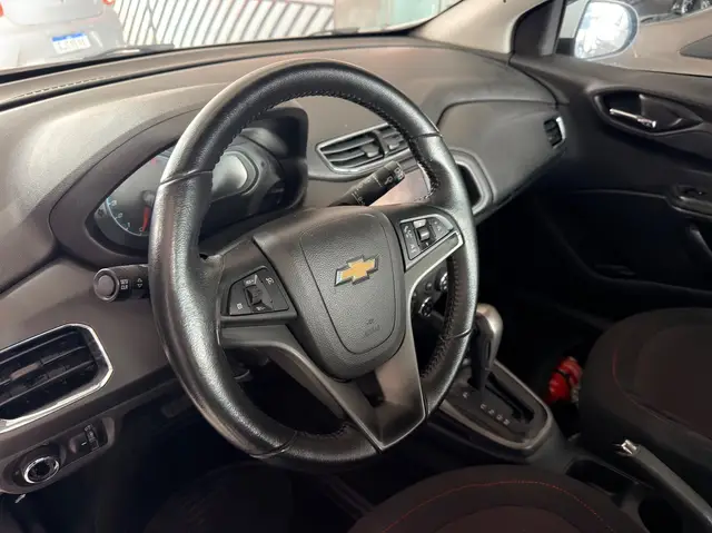 Carro Chevrolet Onix 2015 1.4 LTZ SPE/4 (Aut)
