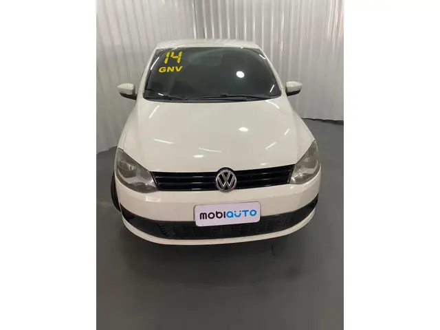 Carro Volkswagen Fox 2014 1.0 TEC (Flex) 4p