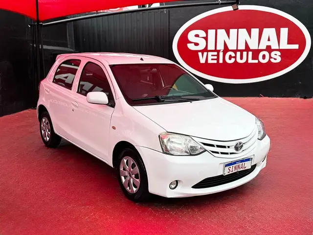 Carro Toyota Etios 2013 XS 1.3 (Flex)