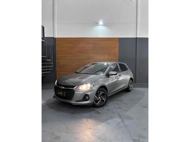 Carro Chevrolet Onix Plus 2024 LT 1.0