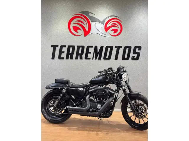 Moto Harley-Davidson Sportster XL 883 2014 Iron