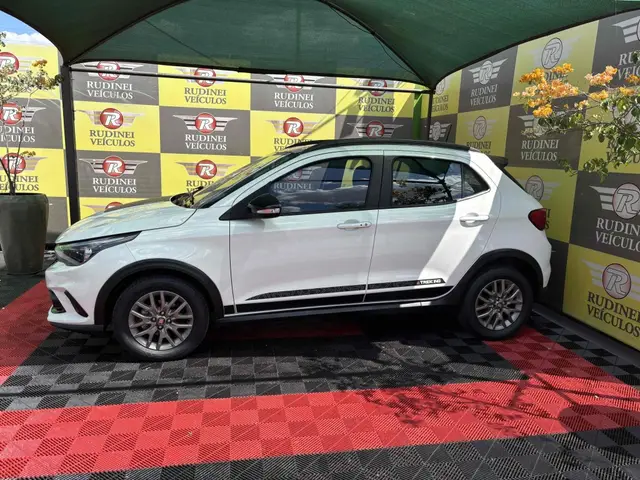 Carro Fiat Argo 2021 Trekking 1.3 (Flex)