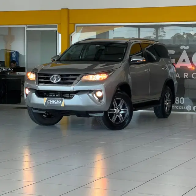 Carro Toyota SW4 2020 2.7 SRV 7L 4x2 (Aut) (Flex)