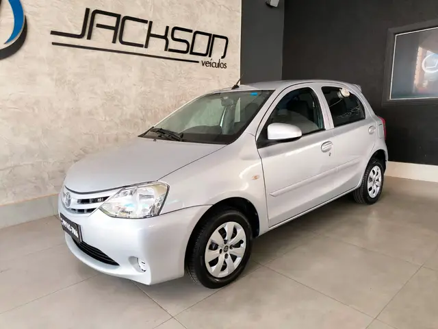 Carro Toyota Etios 2017 X 1.3 (Flex)