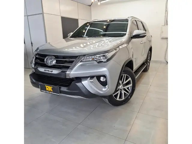 Carro Toyota Hilux SW4 2018 SR 4x2 2.7/2.7 Flex 16V Mec.