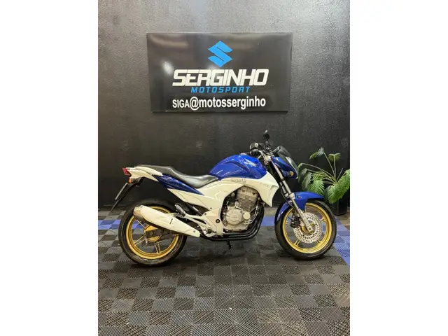 Moto Honda CB 300R 2011 Standard