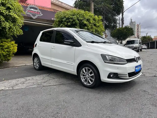 Carro Volkswagen Fox 2015 Comfortline 1.0 TEC (Flex)