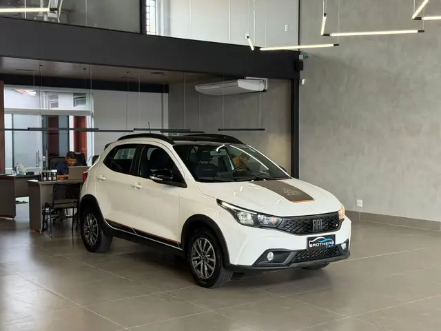 Carro Fiat Argo 2025 Trekking 1.3