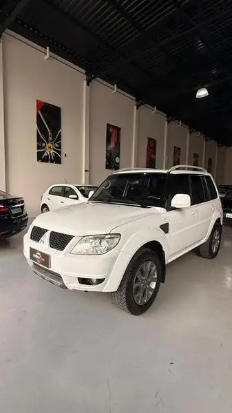 Carro Mitsubishi Pajero TR4 2015 2.0 16V 4x2 (Flex) (Aut)