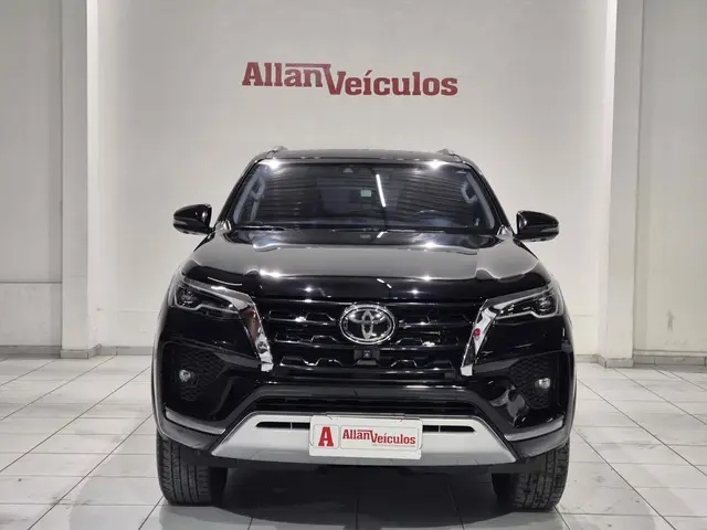 Carro Toyota SW4 2022 SRX 2.8 turbodiesel 7L 4x4 (Aut)