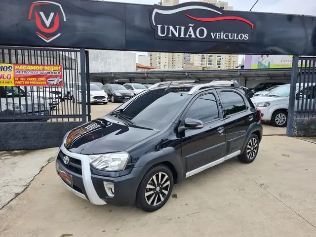 Carro Toyota Etios 2018 Cross 1.5 (Aut) (Flex)