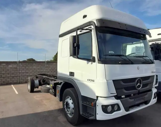 Carro Mercedes-Benz Atego 2022 1726/54 E5