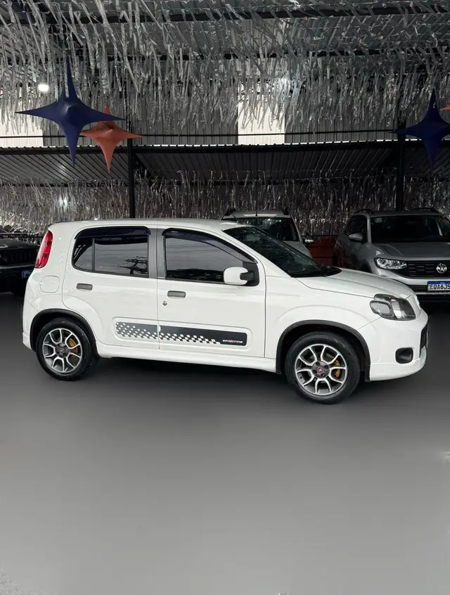 Carro Fiat Uno 2013 Sporting 1.4 8V (Flex) 4p