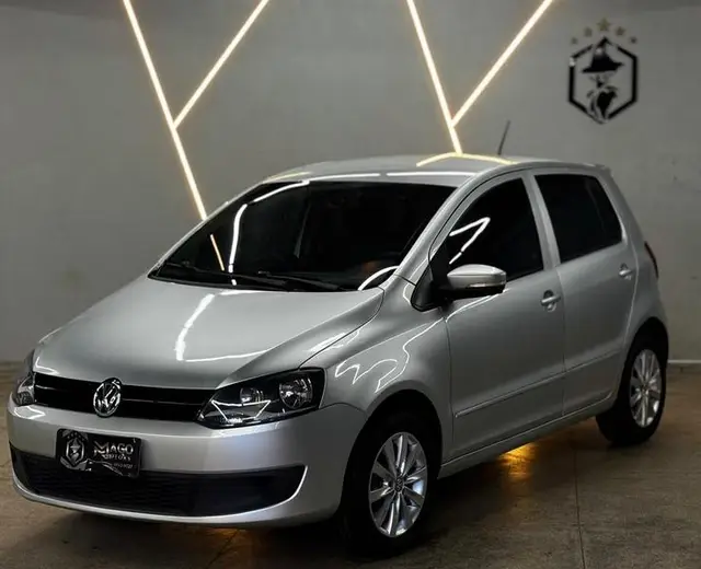 Carro Volkswagen Fox 2014 1.0 TEC BlueMotion (Flex) 4p