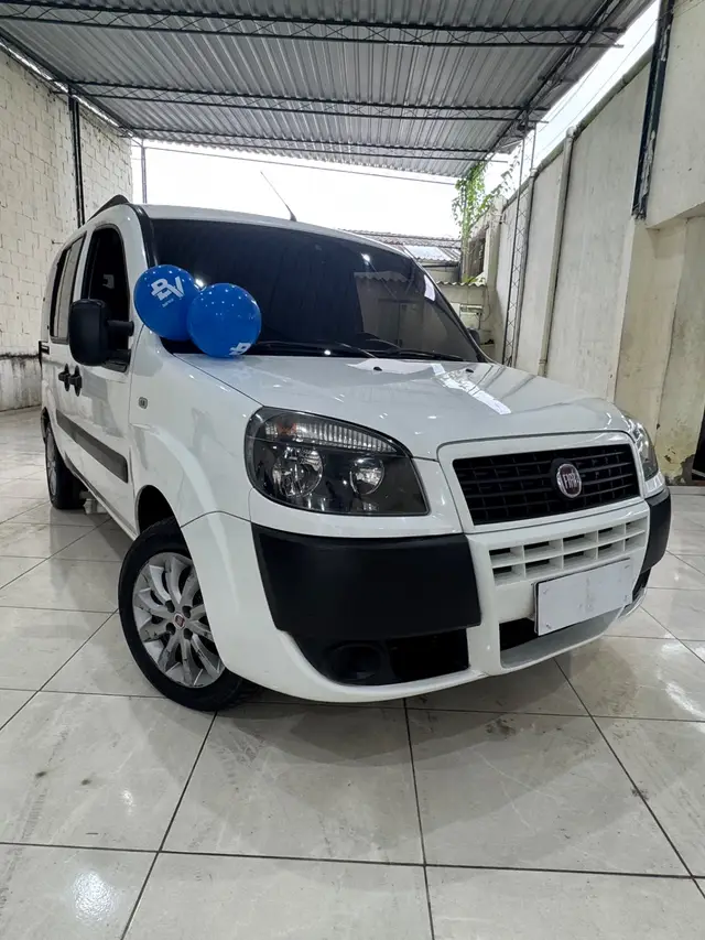 Carro Fiat Doblò 2019 Essence 1.8 7L (Flex)