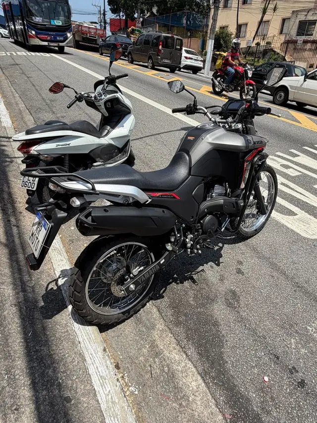 Moto Yamaha XTZ 250 Lander 2025 Connected