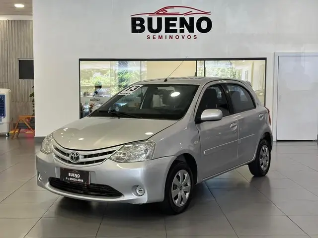 Carro Toyota Etios 2013 XS 1.3 (Flex)