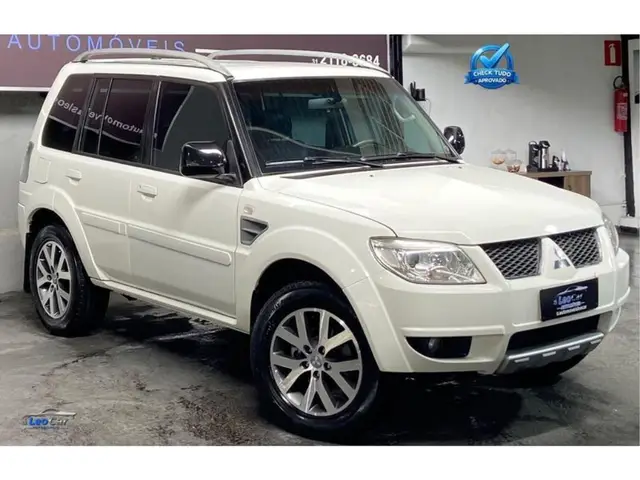 Carro Mitsubishi Pajero TR4 2013 2.0 16V 4x2 (Flex)